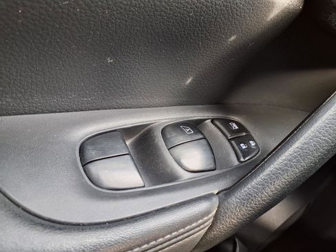 Used 2017 Nissan Rogue SV w/ SV Premium Package image 20