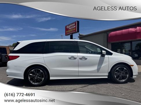 Used 2024 Honda Odyssey Touring image 1
