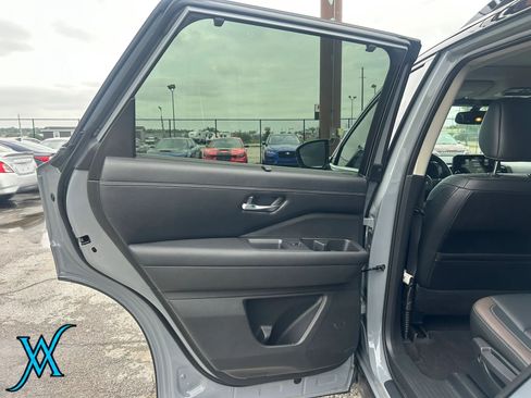 Used 2022 Nissan Pathfinder Platinum w/ Cargo Package FWD image 14