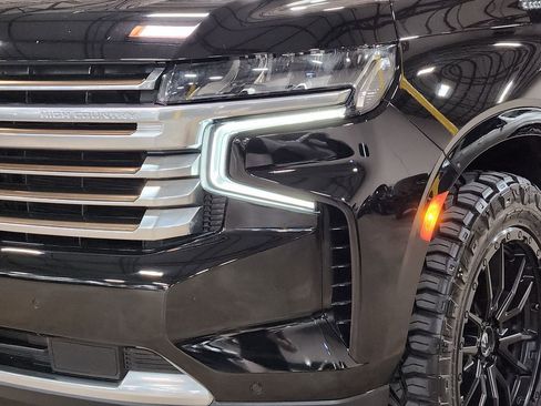 Used 2023 Chevrolet Suburban High Country image 14