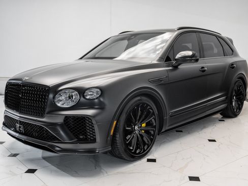 Used 2024 Bentley Bentayga Azure V8 image 9