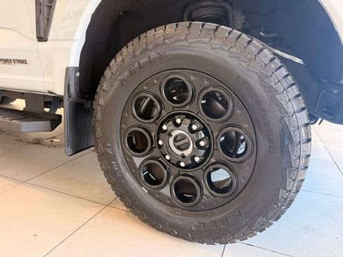 Used 2025 Ford F350 Lariat w/ Lariat Ultimate Package AWD/4WD image 5