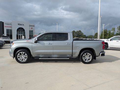 Used 2025 Chevrolet Silverado 1500 LTZ AWD/4WD image 2