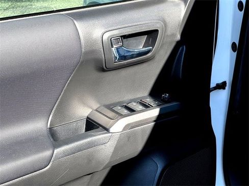 Used 2023 Toyota Tacoma TRD Off-Road image 12