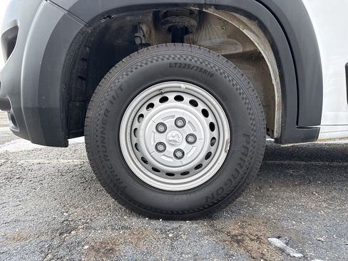 Used 2025 RAM ProMaster 2500 w/ Convenience Group image 24