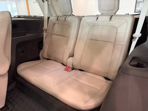 Used 2022 Lincoln Aviator Reserve RWD image 16