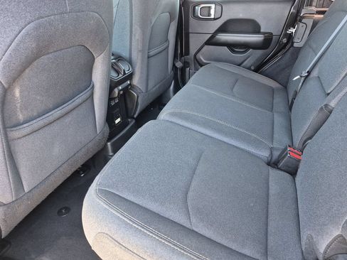 Used 2024 Jeep Wrangler Unlimited Sahara AWD/4WD image 13