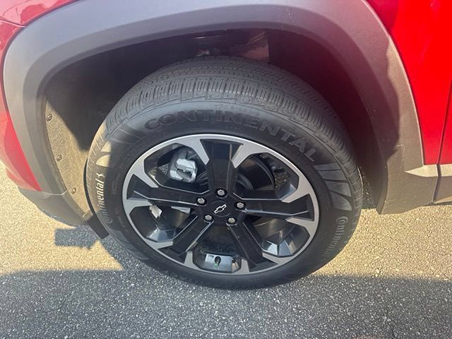 Used 2026 Chevrolet Equinox LT w/ Safety and Technology Package FWD image 9