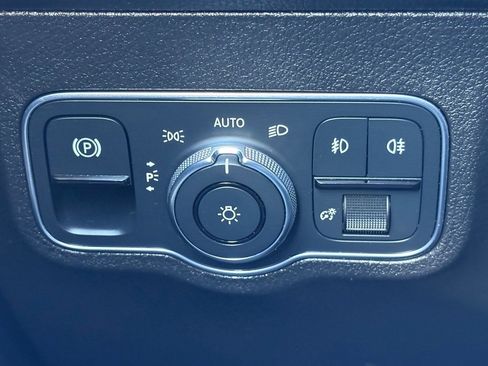 Used 2021 Mercedes-Benz GLB 250 image 19