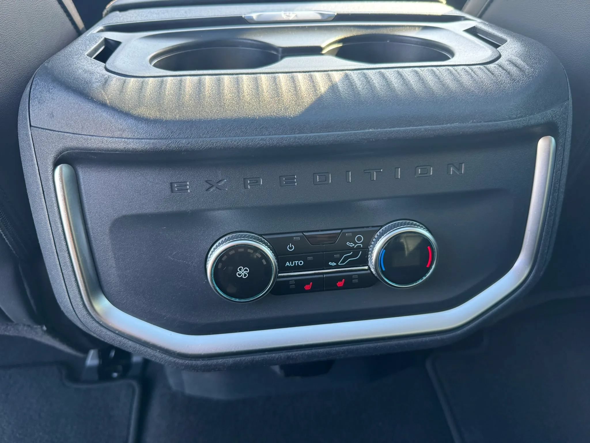 Used 2025 Ford Expedition Platinum AWD/4WD image 8
