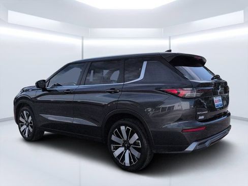 Used 2025 Mitsubishi Outlander SE FWD image 5