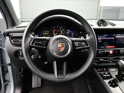 Certified 2025 Porsche Macan AWD/4WD image 8