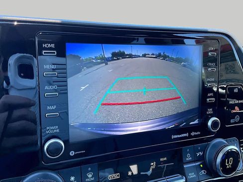 Used 2022 Toyota Highlander XLE AWD/4WD image 26