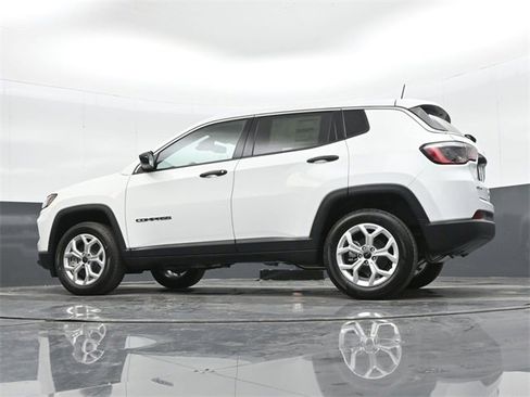 Used 2025 Jeep Compass Sport image 36