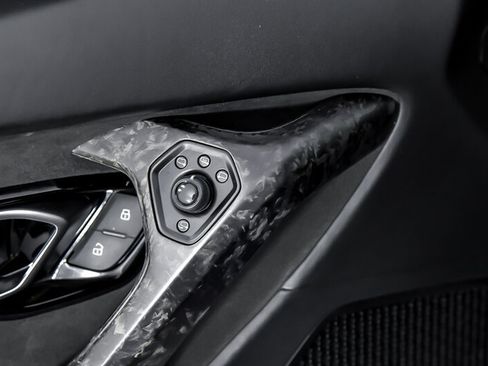 Used 2021 Lamborghini Huracan EVO RWD image 21
