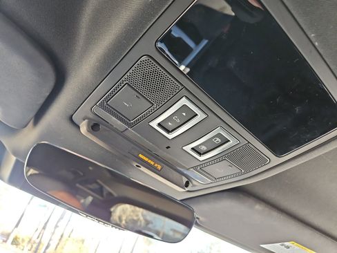 Used 2025 Land Rover Defender 110 S image 28