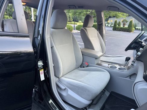 Used 2010 Toyota Highlander 2WD image 9