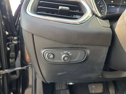 Used 2019 Chevrolet Equinox LT FWD image 16