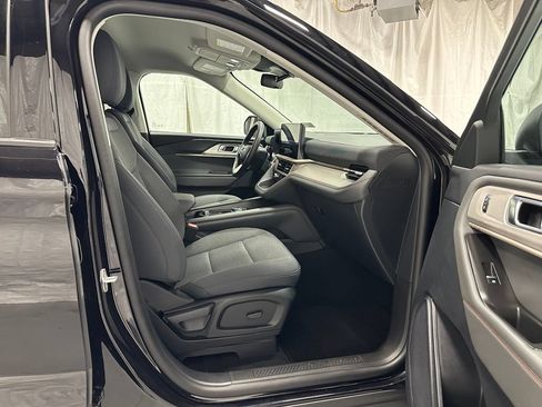 Used 2025 Ford Explorer Active AWD/4WD image 56