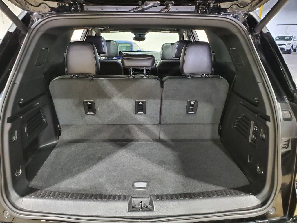 Used 2025 Chevrolet Traverse High Country FWD image 44