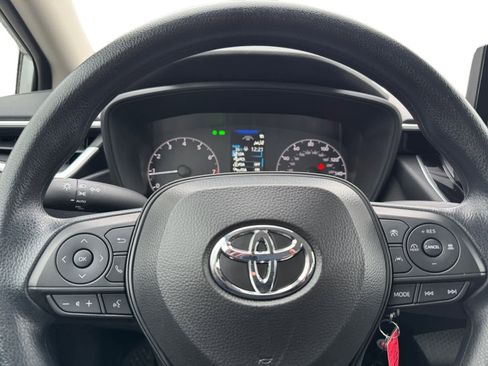 Used 2025 Toyota Corolla LE image 15