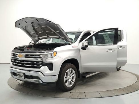 Used 2022 Chevrolet Silverado 1500 LTZ w/ LTZ Convenience Package II AWD/4WD image 11