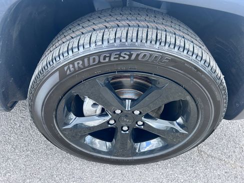 Used 2024 Jeep Grand Cherokee Altitude image 12