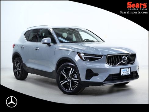 Used 2025 Volvo XC40 B5 Core AWD/4WD image 1