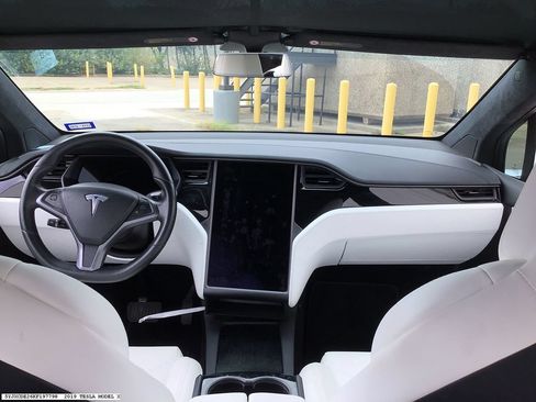 Used 2019 Tesla Model X 75D AWD/4WD image 11