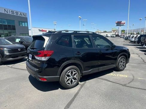 Used 2020 Subaru Forester Premium AWD/4WD image 11