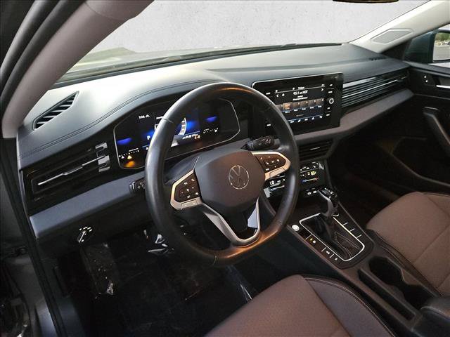 Used 2025 Volkswagen Jetta SE FWD image 10