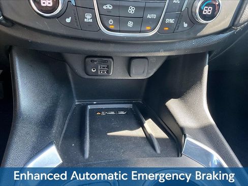 Used 2023 Chevrolet Traverse LT w/ LT Premium Package AWD/4WD image 21