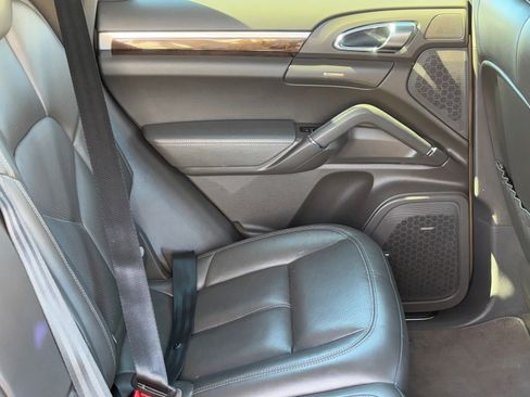 Used 2016 Porsche Cayenne image 11