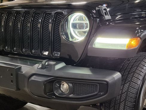 Used 2020 Jeep Wrangler Unlimited Sahara image 14