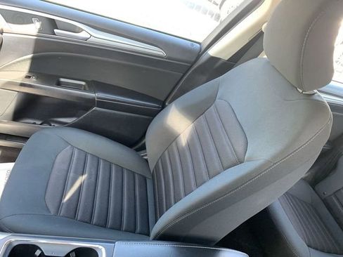 Used 2019 Ford Fusion SE FWD image 28