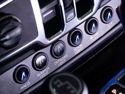 Used 2026 Jeep Gladiator Sport image 25