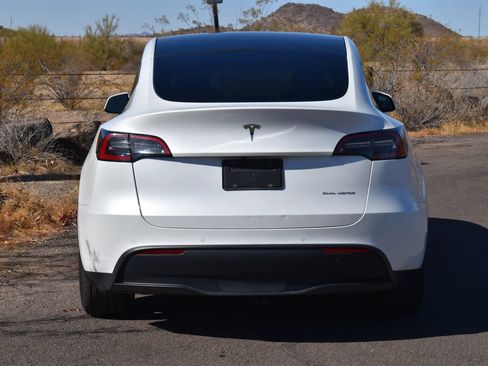 Used 2023 Tesla Model Y Long Range AWD/4WD image 4