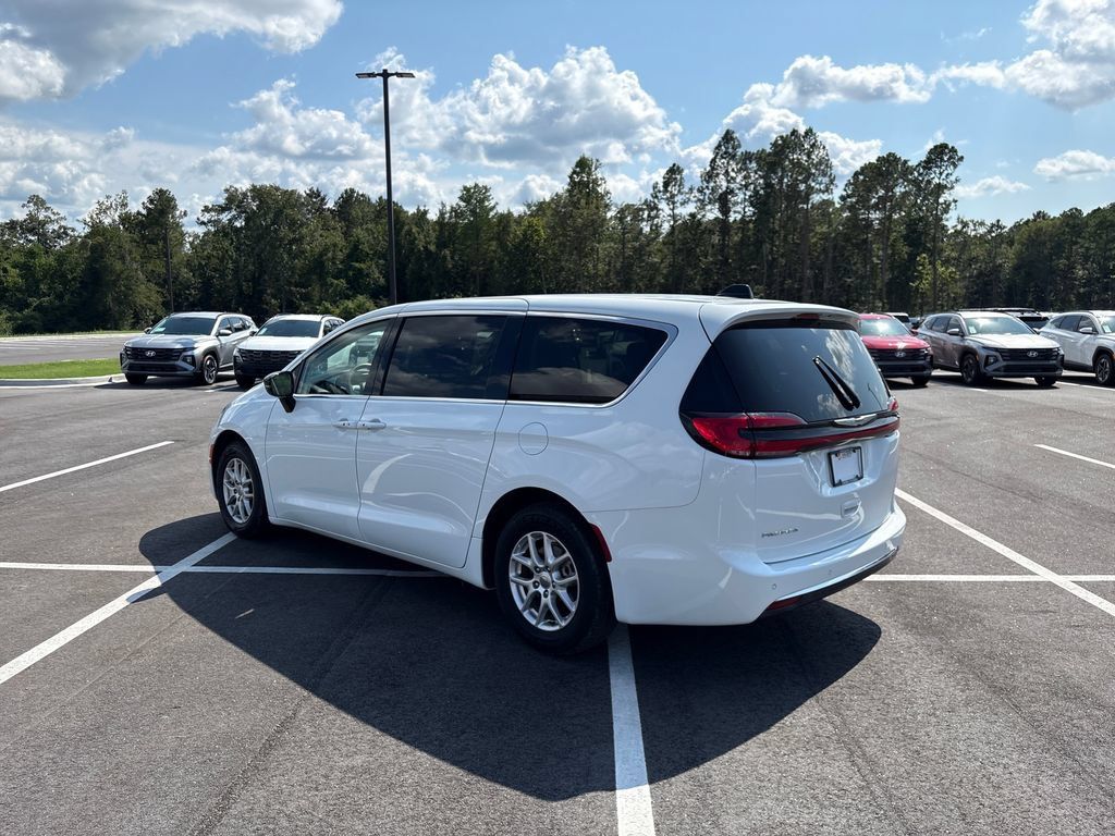 Used 2024 Chrysler Pacifica Touring-L FWD image 29