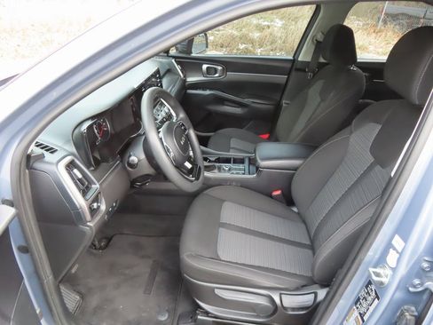 Used 2022 Kia Sorento LX image 17