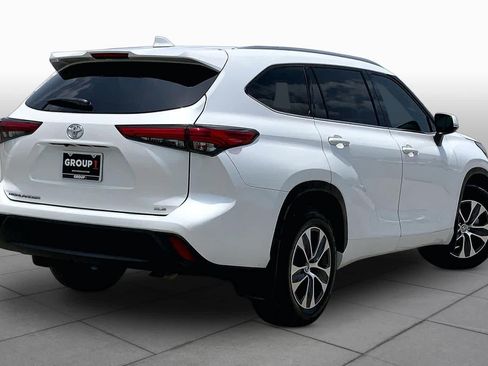 Used 2022 Toyota Highlander XLE FWD image 13