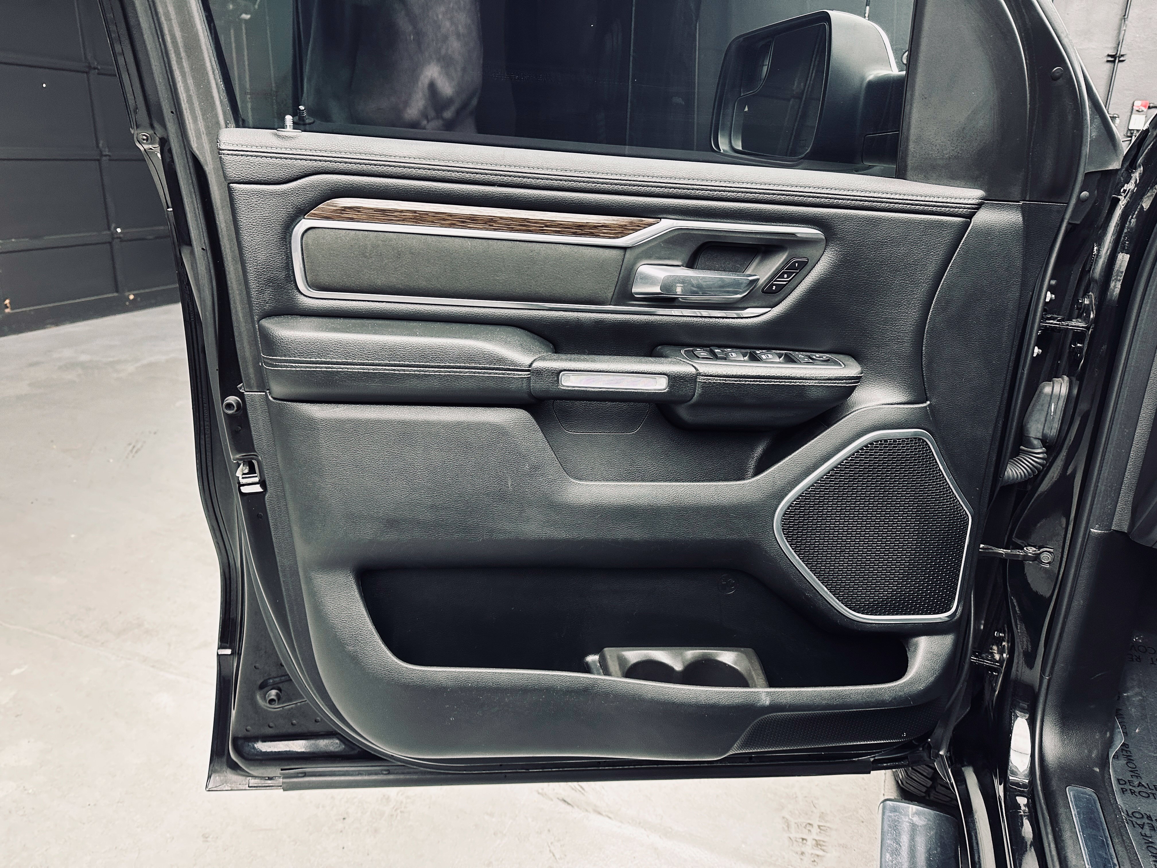 Used 2019 RAM 1500 Laramie AWD/4WD image 23