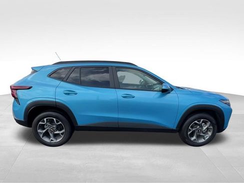 Certified 2025 Chevrolet Trax LT FWD image 7