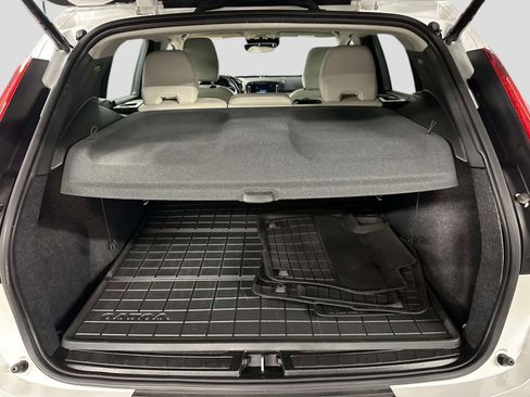 Used 2022 Volvo XC40 T5 Momentum AWD/4WD image 11
