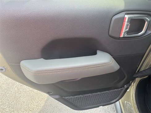 New 2025 Jeep Gladiator Mojave image 20