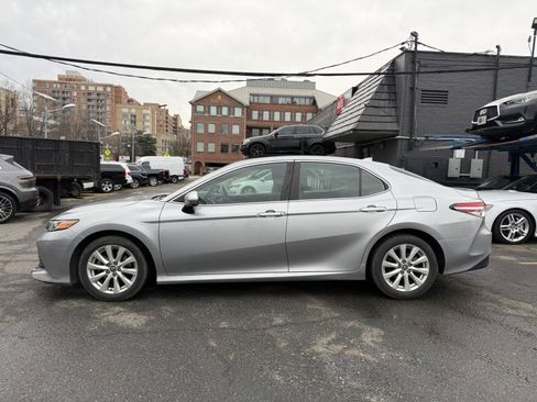 Used 2019 Toyota Camry LE image 7