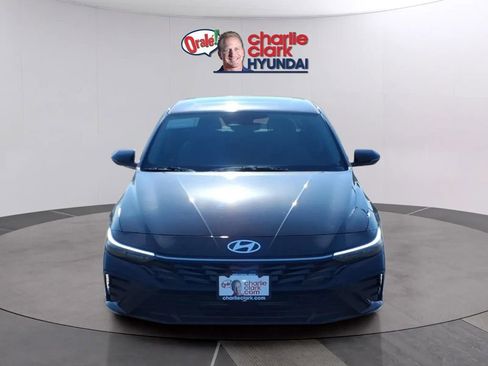 New 2026 Hyundai Elantra Limited FWD image 8
