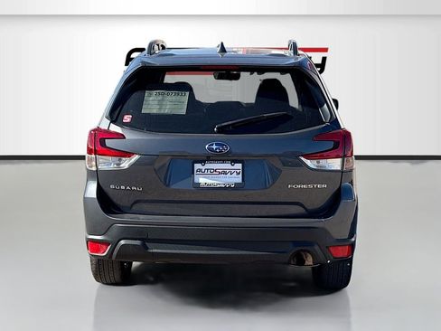 Used 2022 Subaru Forester Premium image 6