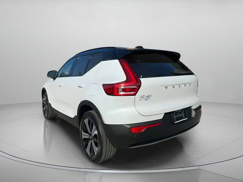 Used 2023 Volvo XC40 Recharge Plus image 21