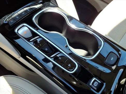 Used 2022 Buick Envision Essence w/ Technology Package I AWD/4WD image 33