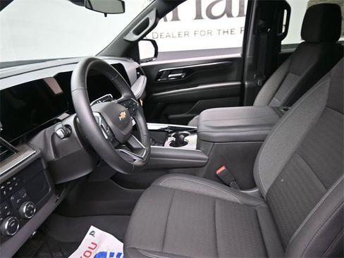 New 2025 Chevrolet Suburban LS image 8